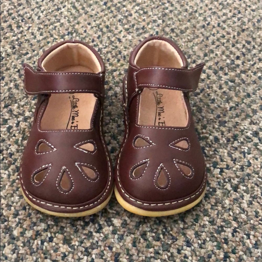 Little Mae’s Boutique shoes size 6